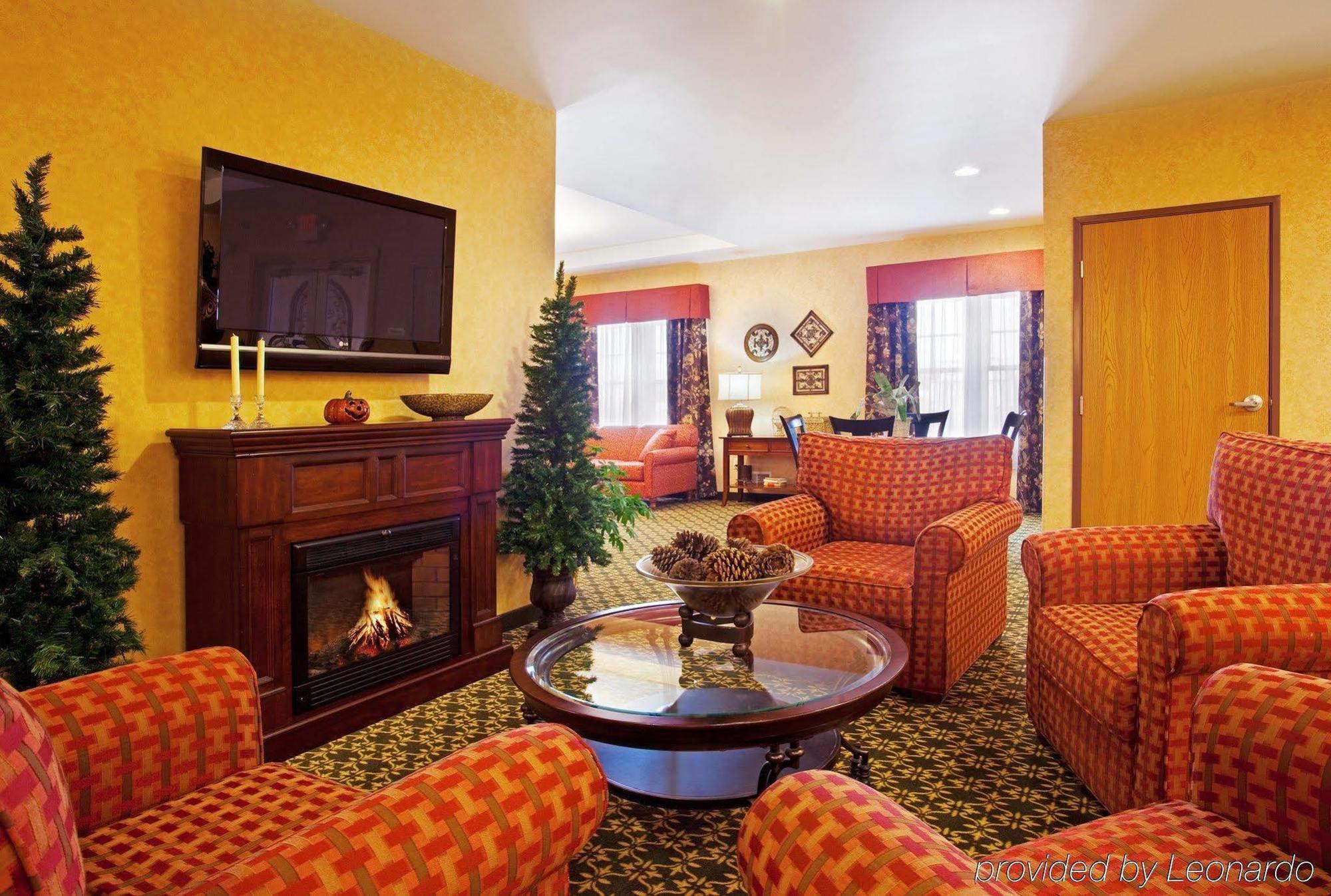 Holiday Inn Express & Suites Iron Mountain, An Ihg Hotel Интерьер фото