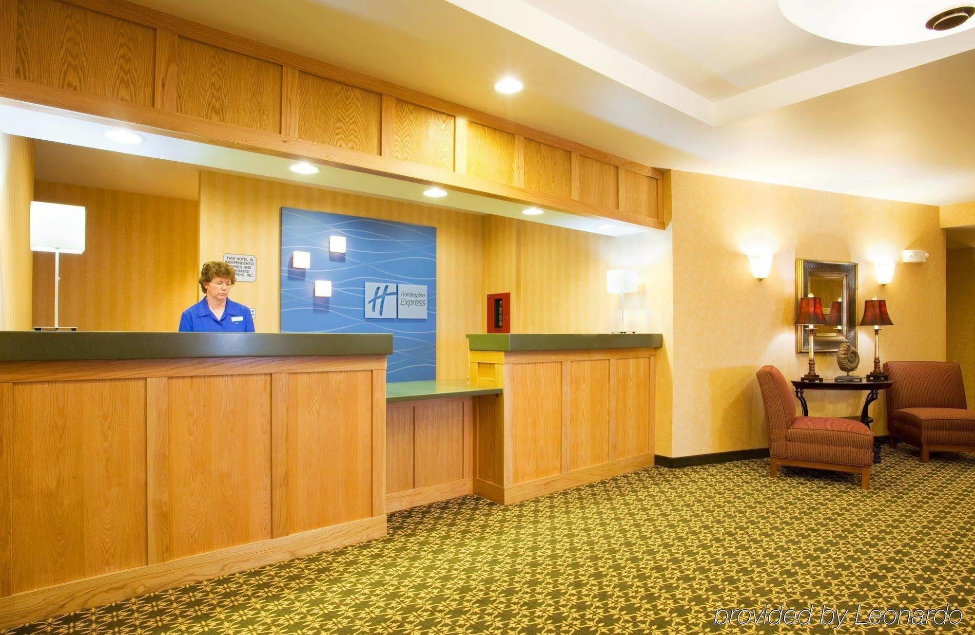 Holiday Inn Express & Suites Iron Mountain, An Ihg Hotel Интерьер фото